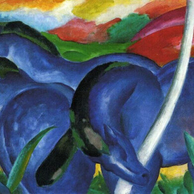 El Jinete Azul tiene como máximo símbolo esta pintura expresionista de Franz Marc que muestra caballos musculosos de un tono azul intenso agrupados sobre un paisaje de colinas rojas, amarillas y verdes.
